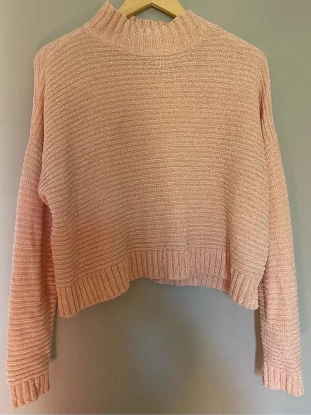 Forever 21 Light Pink Rose Cropped Long Sleeve Sweater Size Small